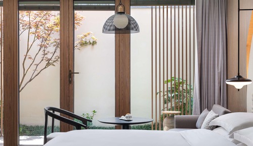 Room, 1 King Bed, Garden View (Courtyard)