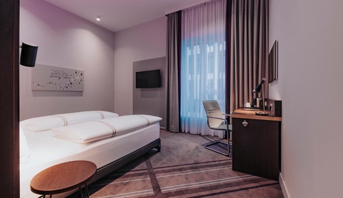 Double Room, Roll-in Shower