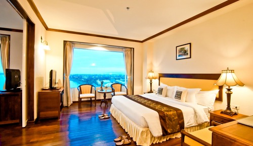 One-Bedroom Suite River View