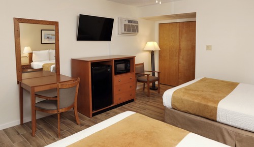 Deluxe Room, 2 Queen Beds (Motel Room with Ocean or Pool view)