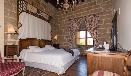 Themed Double Room with Jetted Tub	