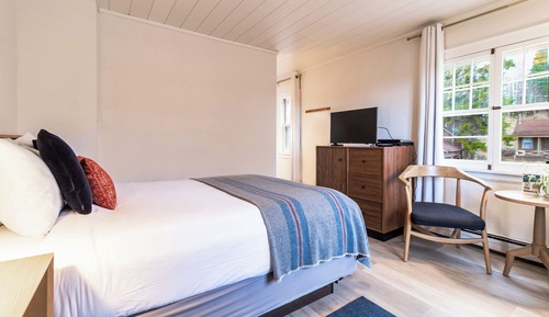 Room, Private Bathroom (Room 201)