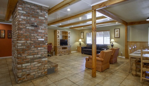 2 Bedroom Suite with Jetted Tub