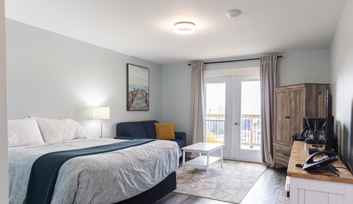 Studio, 1 Queen Bed, Partial Ocean View