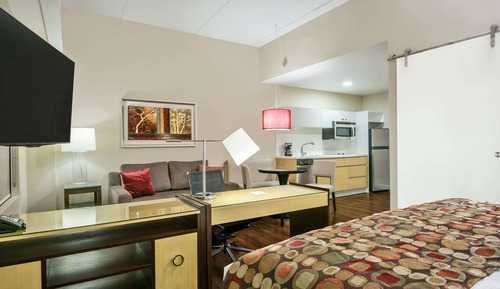 Studio Suite, 1 King Bed with Sofa bed, Non Smoking