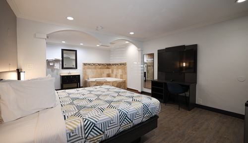 Superior Room, 1 King Bed, Non Smoking, Refrigerator & Microwave