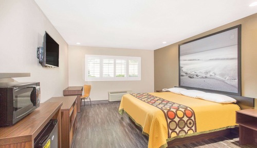 Room, 1 King Bed, Accessible, Non Smoking (Mobility Accessible)