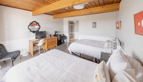 Comfort Room, 2 Double Beds, Lake View