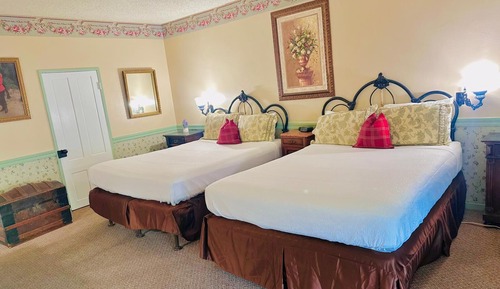 Deluxe Two Queen Beds