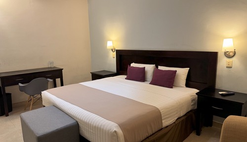 Standard Room, 1 King Bed