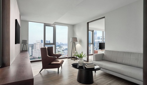1-Bedroom City View Flat with Living Room