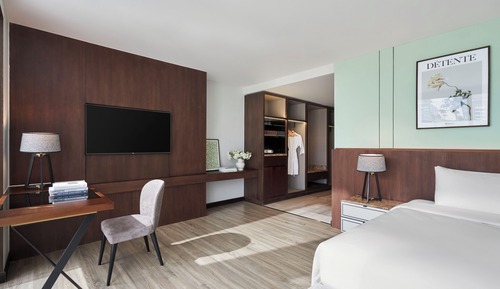 Deluxe Room with 1 King bed