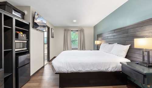 Standard Studio, 1 King Bed