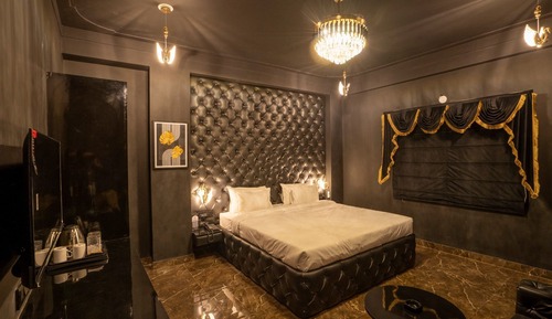 Honeymoon Studio Suite