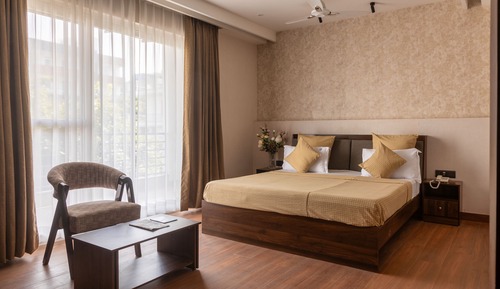 5 Bedrooms Apartment With Balcony
