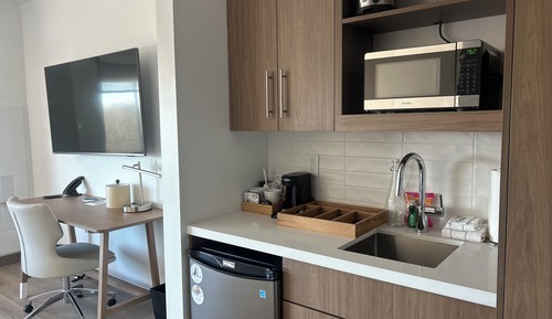 Studio, Multiple Beds (Mobility/Hearing Access, Roll-in Shwr)