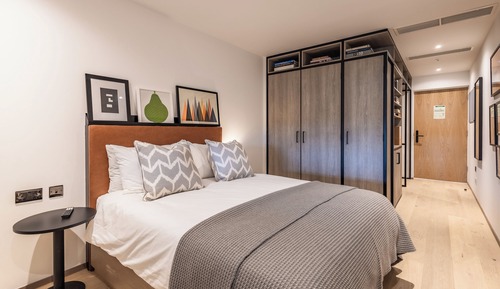 DOUBLE ROOM