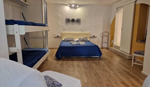 Studio, Kitchenette, Courtyard View