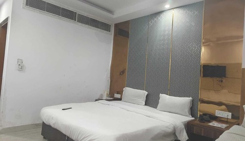 Deluxe Studio
