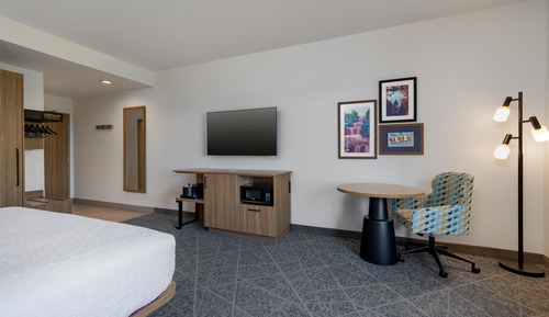 Room, 1 King Bed, Accessible (Mobility & Hearing, Roll-in Shower)