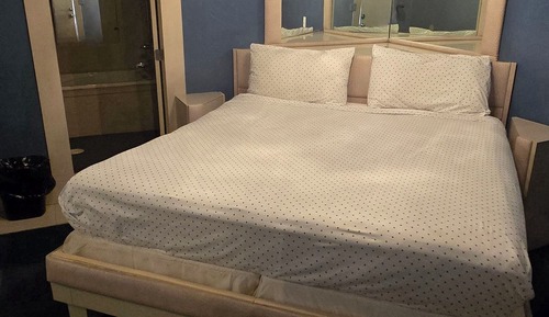 Honeymoon Room