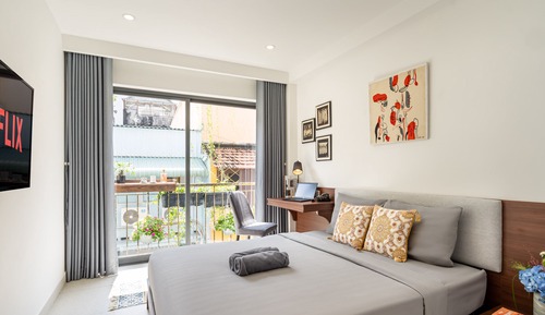 Deluxe Studio, 1 Queen Bed, Non Smoking, Balcony