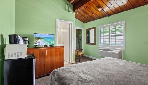 Room, 1 King Bed, Balcony, Garden View (Oceanfront Inn Room #10)