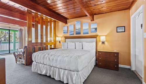 Room, 1 King Bed, Balcony, Garden View (Oceanfront Inn Suite #6)