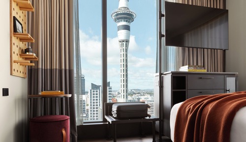 Standard Room, 1 King Bed, Corner (Sky Tower View)
