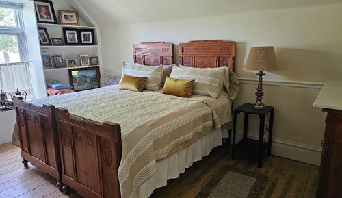 Baxter Manor - Gold Dust Twins Room