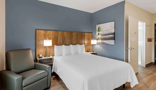 Standard Studio, 1 Queen Bed, Non Smoking, Refrigerator & Microwave