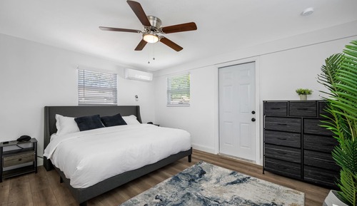 Studio (4 Bedrooms)