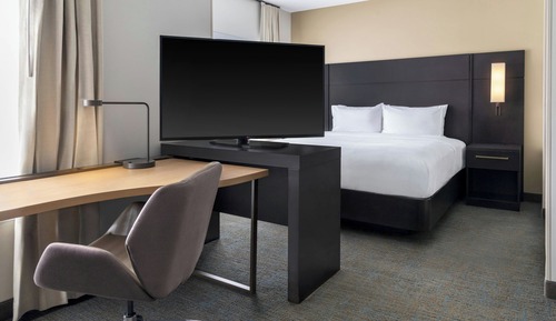 Studio, 1 King Bed with Sofa bed (Hearing Accessible)