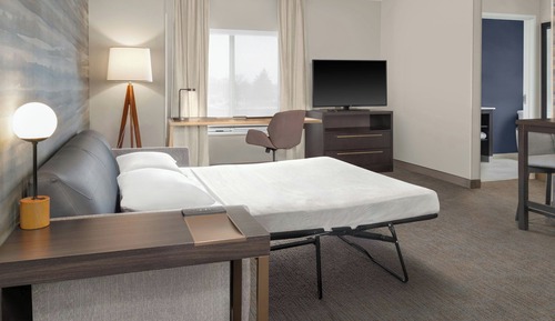 Suite, 1 Bedroom (Mobility/Hearing Access, Roll-in Shwr)