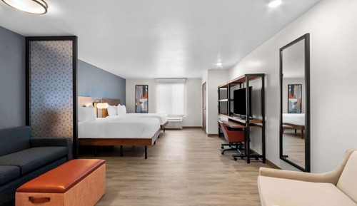 Suite, 2 Queen Beds, Non Smoking