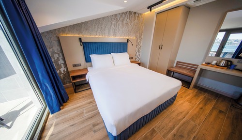 Exclusive Room, 1 Queen Bed, Balcony, Sea View