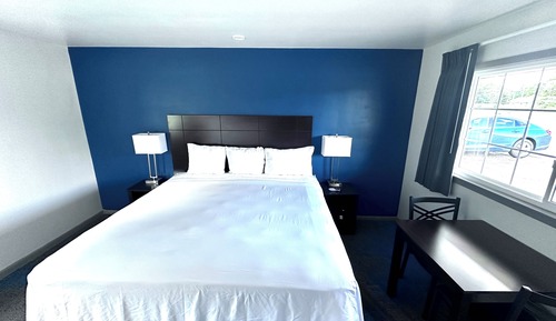 Basic Room, 1 King Bed, Non Smoking