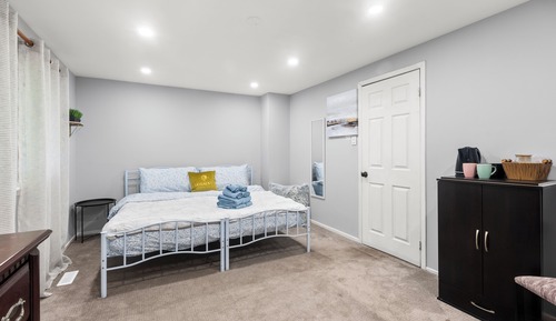 Grand Room, 1 King Bed, Shared Bathroom, City View