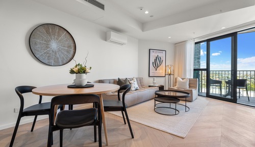 One Bedroom Open Plan Apartment with Parking