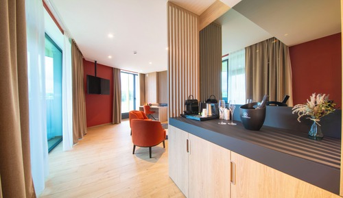 Deluxe Suite, Garden View