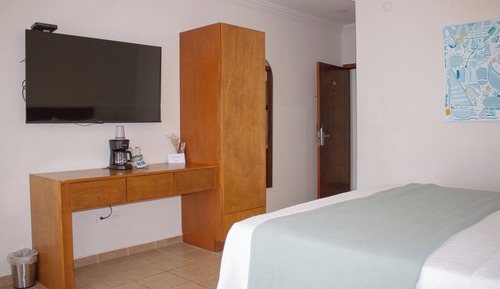 Deluxe Room, 1 King Bed, Pool View, Ground Floor