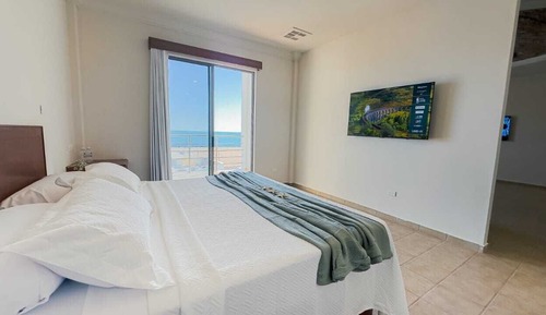Superior Studio Suite, 1 King Bed, Balcony, Ocean View
