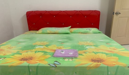 Single Room, Shared Bathroom