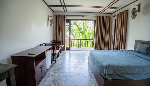 Superior Room, 1 King Bed, Garden View
