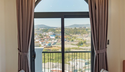 Deluxe Room, Bathtub, City View