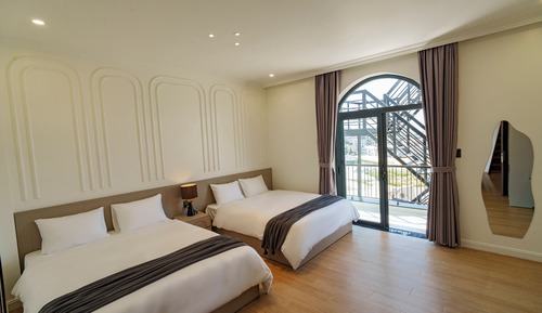 Superior Room, 2 Queen Beds, Balcony, City View