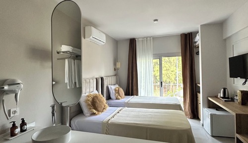 Superior Twin Room, Balcony, Garden View