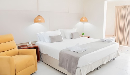 Honeymoon Suite