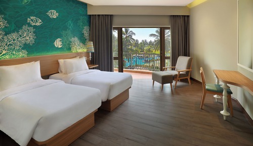 Deluxe Room, Multiple Beds, Pool View