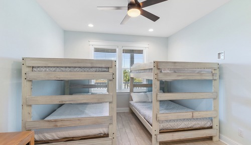Family House, 6 Bedrooms, Balcony, Partial Ocean View